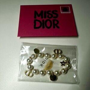 Dior Beauty VIP Loyalty Gift White Pearl and Gold Bracelet GWP